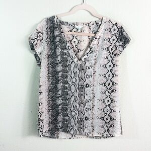 Joie 100% Silk Snakeskin Print Short Sleeve Blouse size Large Light Pink & Grey